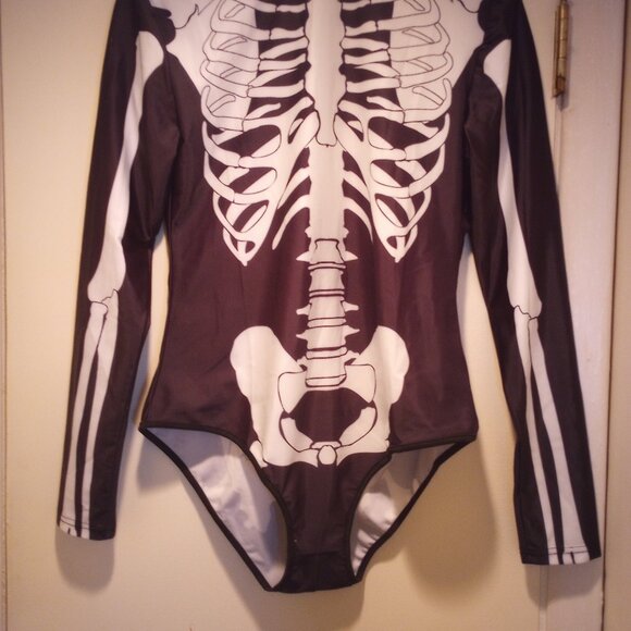 Skeleton bodysuit blk & wte L/XL New without tags! - Picture 5 of 6